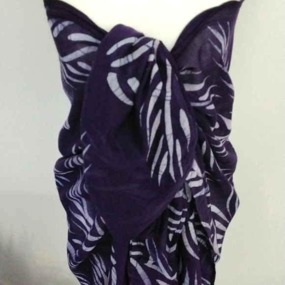 Vintage Batik ladies sarong, 64" x 43" - Picture 2 of 5